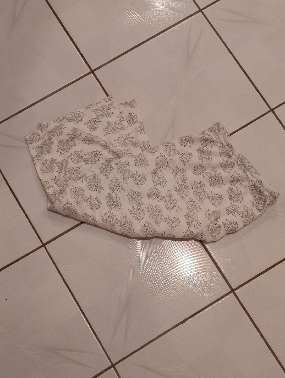 $4 Add-on White Capri Pajama Pants with Tree & Panda Print - Size XL